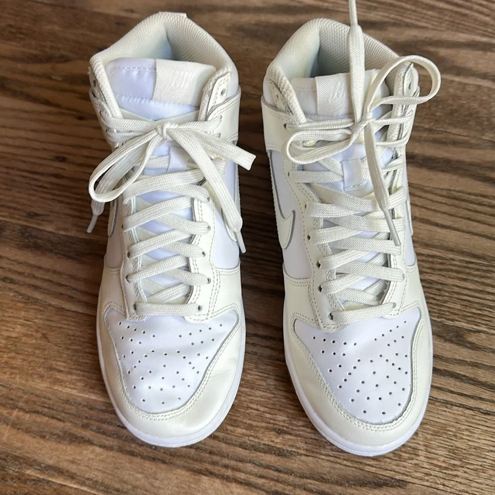 Nike Women's Dunk High Retro Casual Sneakers DD 1869 White Size 6 EUC - Picture 3 of 9